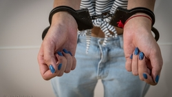 Служащая банка украла деньги со счетов трёх жителей Нефтекумского округа